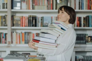 A student is choosing books on how to prepare for AP lit exam